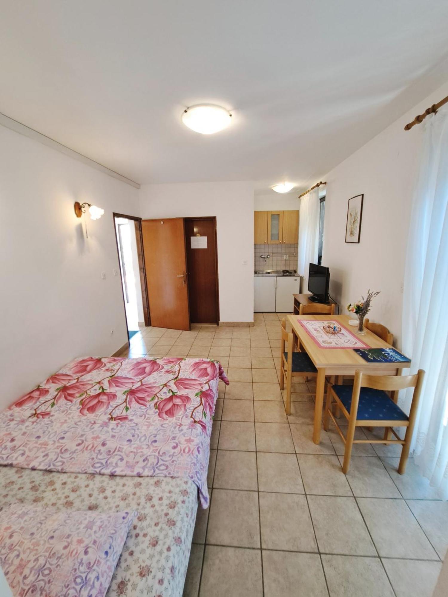 Apartments 1000 Flowers Stari Grad  Zimmer foto