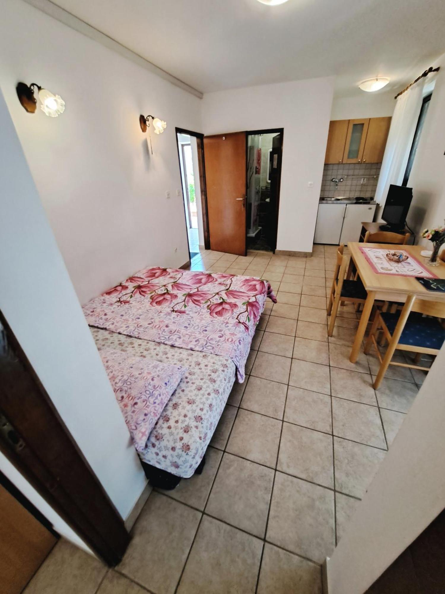 Apartments 1000 Flowers Stari Grad  Zimmer foto